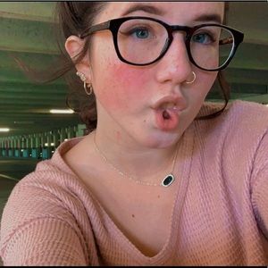 Meet your Posher, Leila